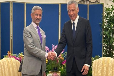 EAM Jaishankar, Singapore PM discuss fintech, green economy