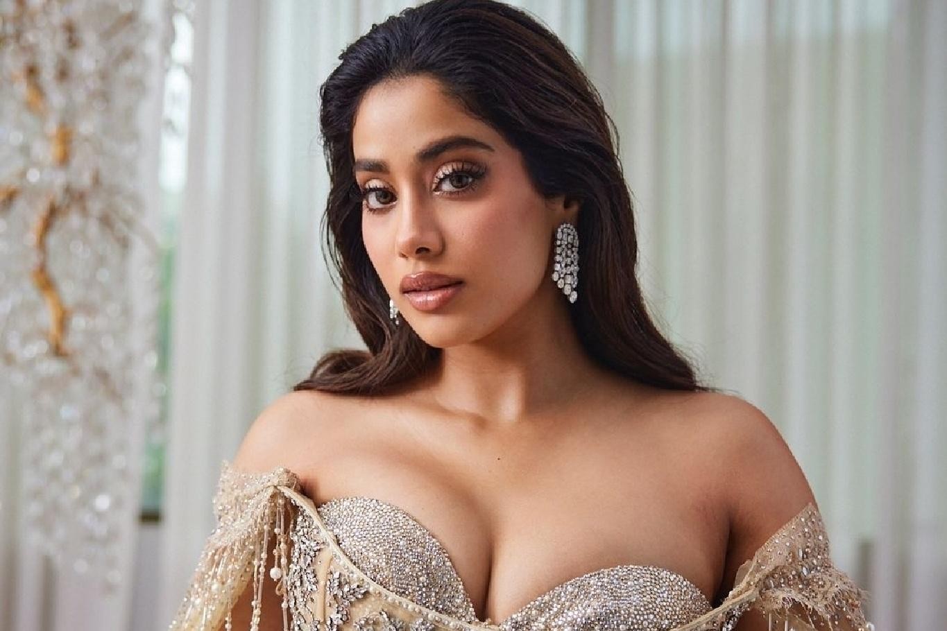 Janhvi Kapoor Battles Food Poisoning, Unveils Fearless Role in ‘Ulajh’ Trailer