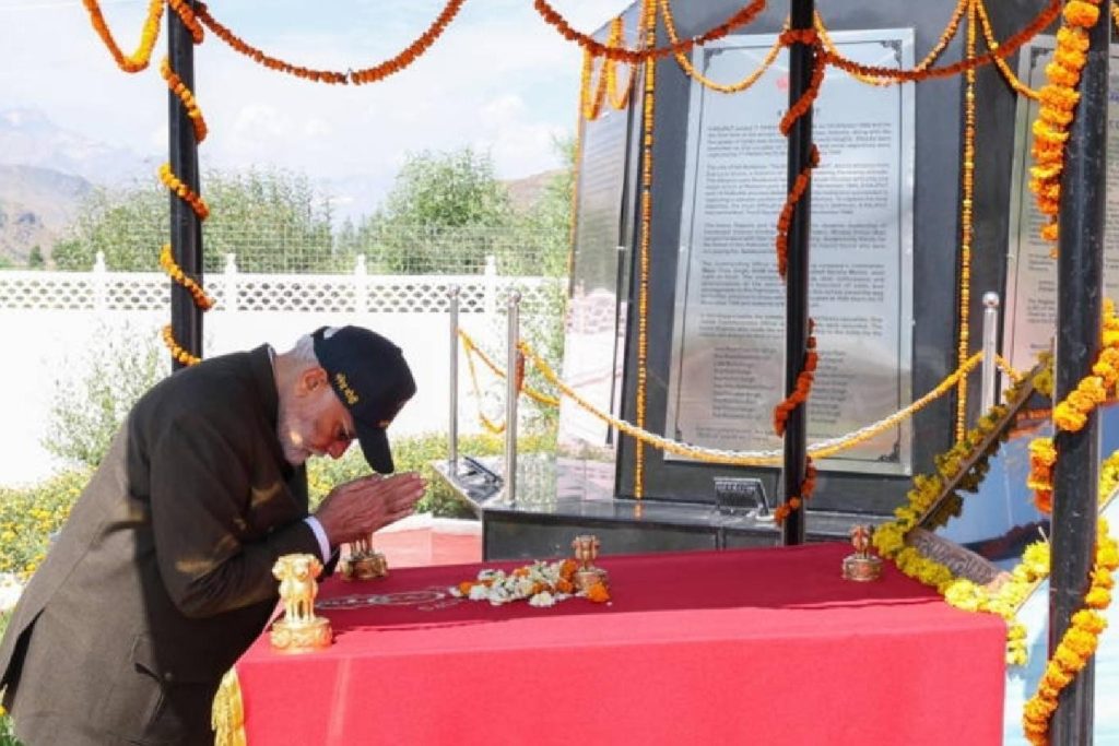PM Modi Honors Kargil Heroes