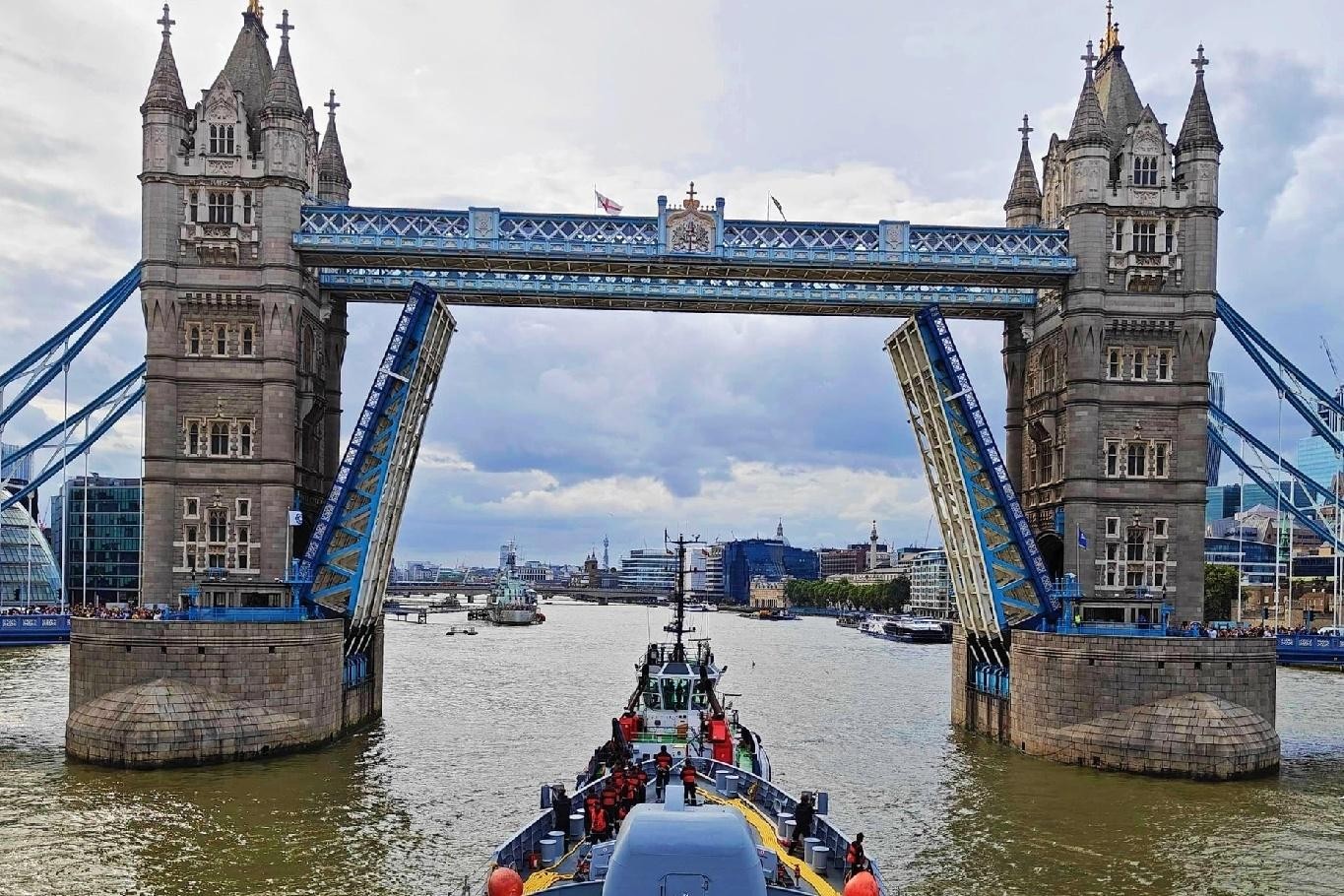 INS Tabar at Tower Bridge