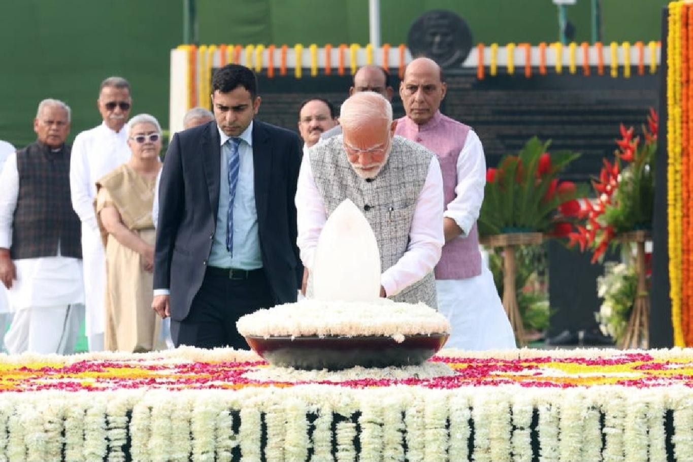 Modi Honors Vajpayee’s Legacy: A Tribute to a Visionary Leader on His Anniversary