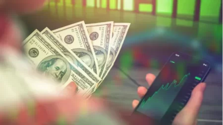 India’s forex reserves exceed $700 bn, 4th globally to do so.