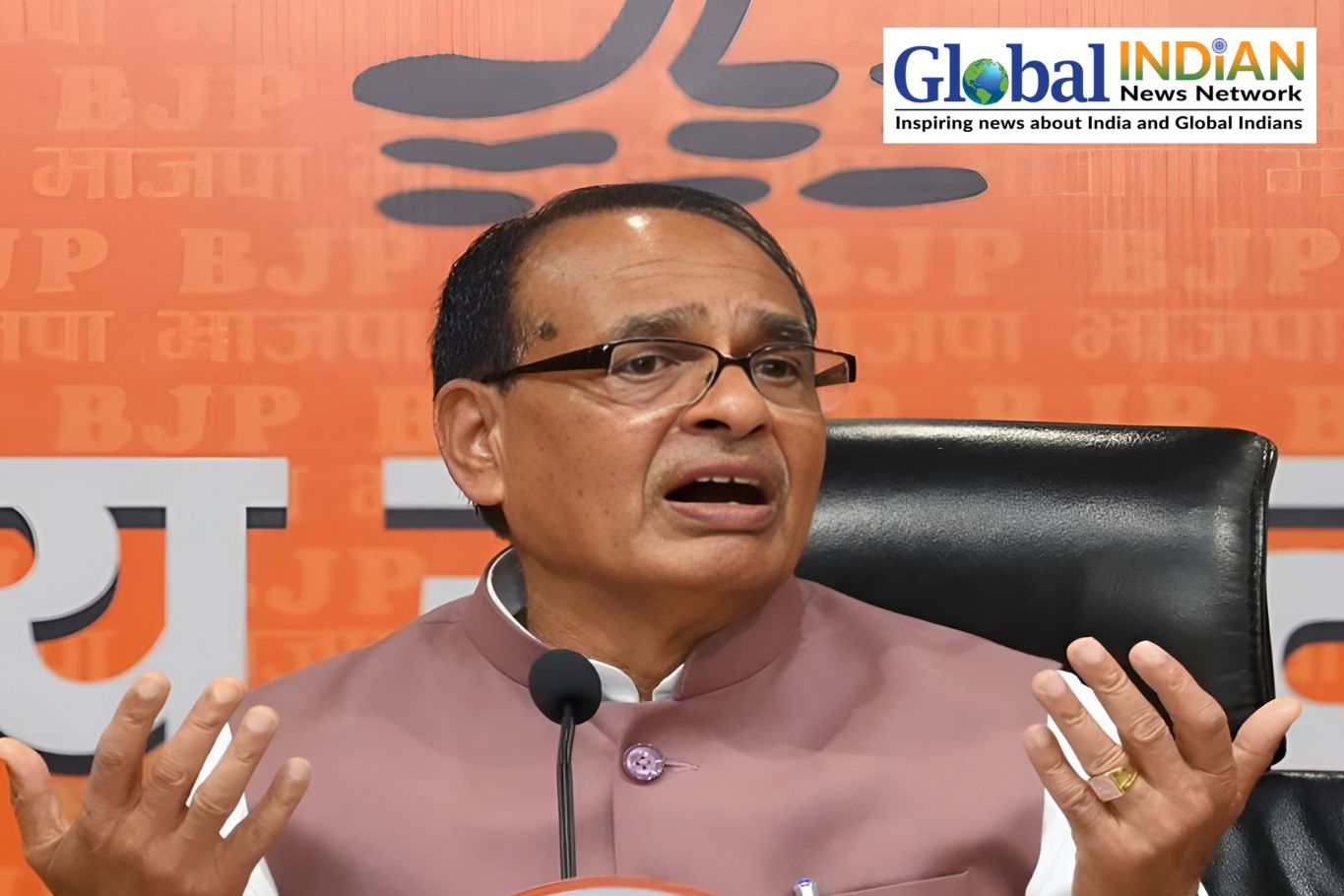 Chouhan Reviews Steps to Ensure Fertiliser Supply